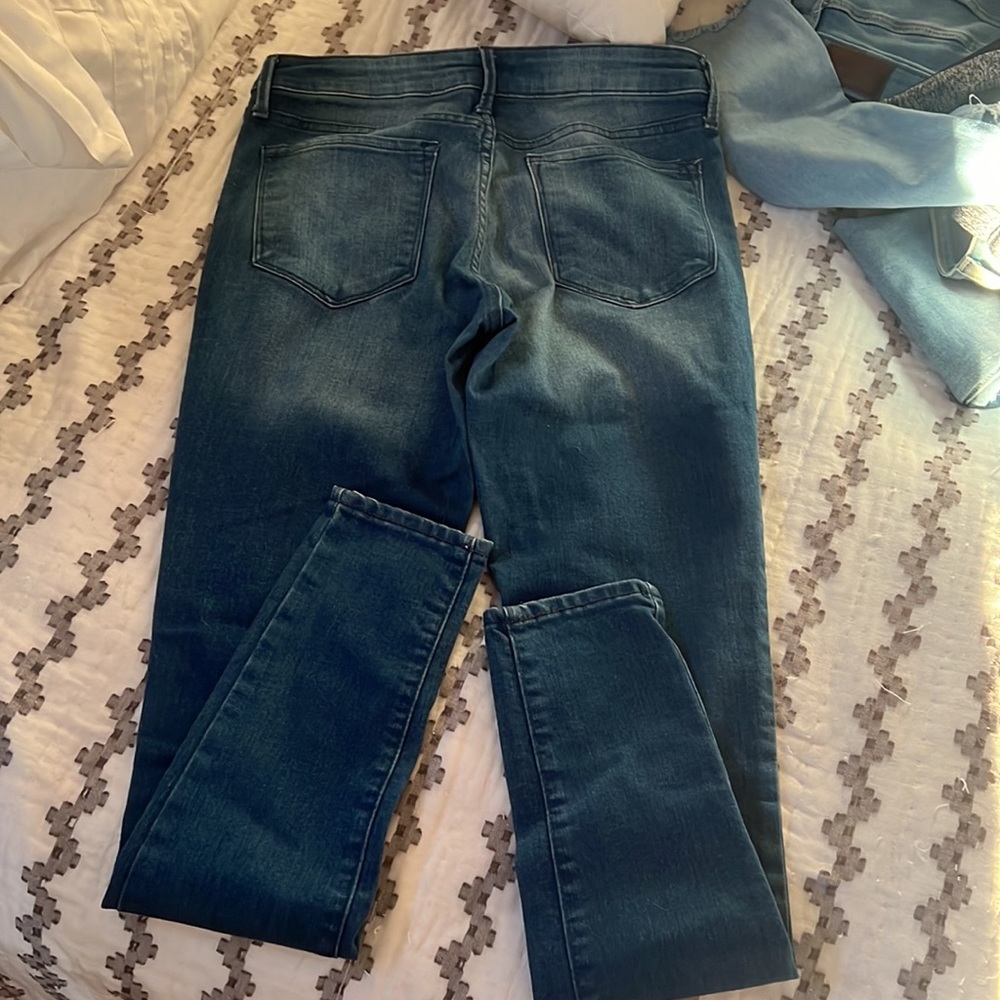 Old Navy rockstar mid rise jeans size 6 regular. - Picture 8 of 9